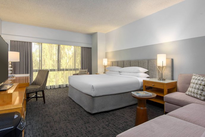 Imagen de la habitación del Hotel Renaissance Palm Springs. Foto 3