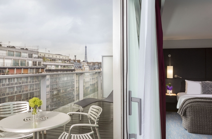 Imagen de la habitación del Hotel Renaissance Paris Arc De Triomphe. Foto 4