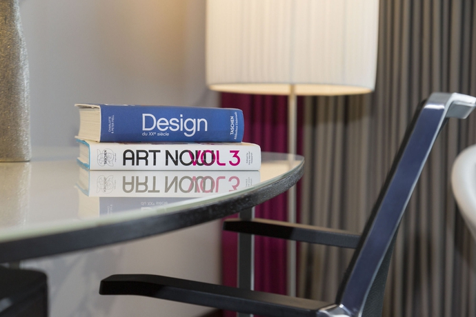 Imagen de la habitación del Hotel Renaissance Paris Arc De Triomphe. Foto 6