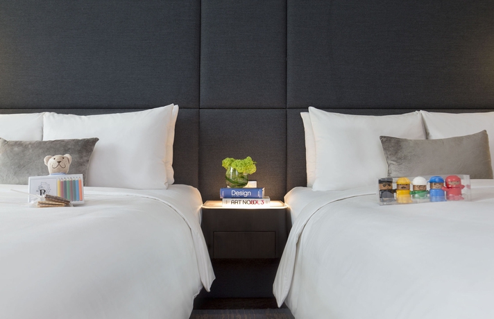 Imagen de la habitación del Hotel Renaissance Paris Arc De Triomphe. Foto 11