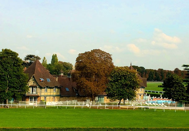 Imagen de los exteriores del Hotel Renaissance Paris Hippodrome De St. Cloud. Foto 8