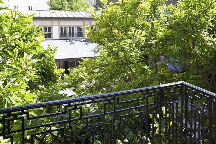 Imagen de la habitación del Hotel Renaissance Paris Nobel Tour Eiffel. Foto 5