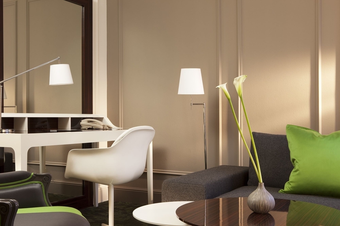 Imagen de los interiores del Hotel Renaissance Paris Nobel Tour Eiffel. Foto 11