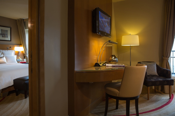 Imagen de la habitación del Hotel Renaissance Paris Vendome. Foto 10