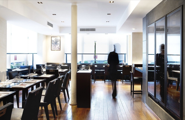 Imagen del bar/restaurante del Hotel Renaissance Paris Vendome. Foto 6