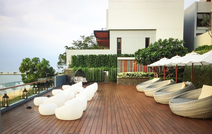 Imagen del bar/restaurante del Hotel Renaissance Pattaya Resort and Spa. Foto 2