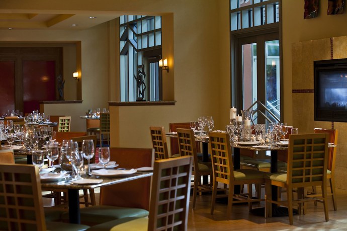 Imagen del bar/restaurante del Hotel Renaissance Phoenix Glendale and Conference Center. Foto 5