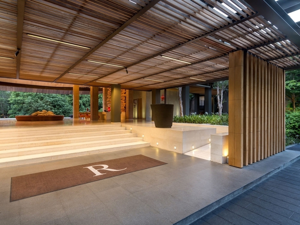 Imagen de los interiores del Hotel Renaissance Phuket Resort and Spa. Foto 9