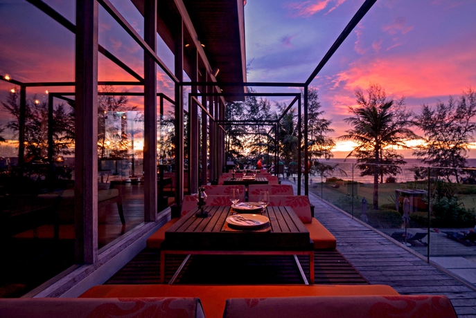 Imagen del bar/restaurante del Hotel Renaissance Phuket Resort and Spa. Foto 3