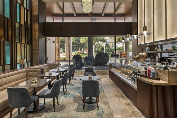 Imagen del bar/restaurante del Hotel Renaissance Polat Istanbul. Foto 10