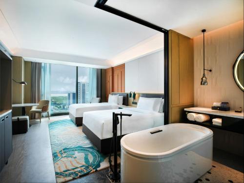 Imagen de la habitación del Hotel Renaissance Qingdao. Foto 16