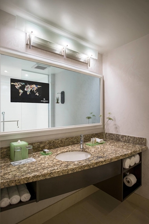 Imagen de la habitación del Hotel Renaissance Raleigh North Hills. Foto 8