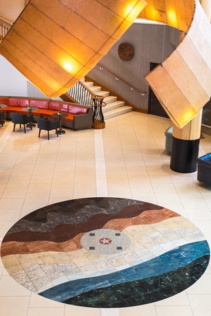 Imagen de los interiores del Hotel Renaissance Raleigh North Hills. Foto 19