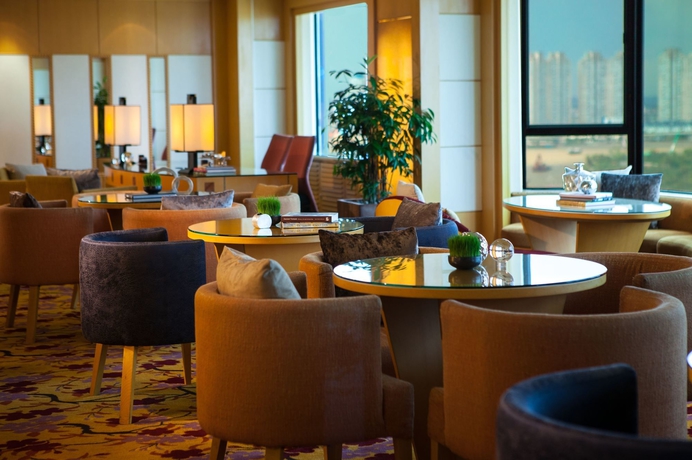 Imagen de los interiores del Hotel Renaissance Riverside Saigon. Foto 6