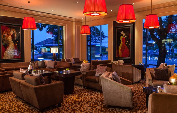 Imagen de los interiores del Hotel Renaissance Riverside Saigon. Foto 10