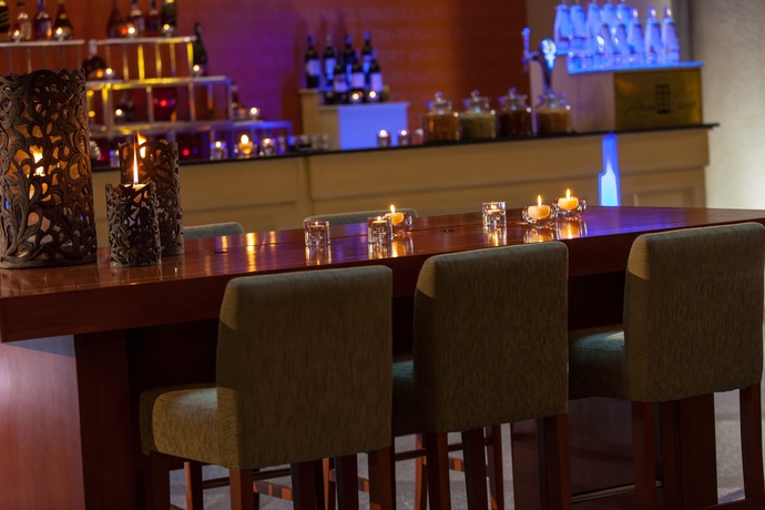 Imagen de los interiores del Hotel Renaissance Riverside Saigon. Foto 13