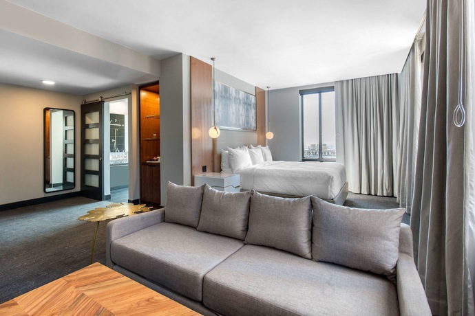 Imagen de la habitación del Hotel Renaissance Saint Elm Dallas Downtown. Foto 7