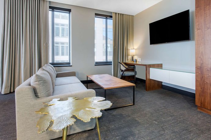 Imagen de la habitación del Hotel Renaissance Saint Elm Dallas Downtown. Foto 11