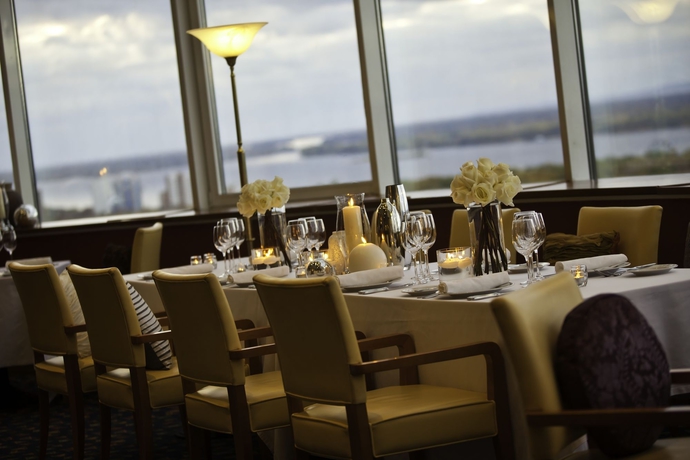 Imagen del bar/restaurante del Hotel Renaissance Samara. Foto 2