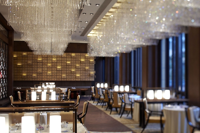 Imagen del bar/restaurante del Hotel Renaissance Sanya Haitang Bay Resort. Foto 2