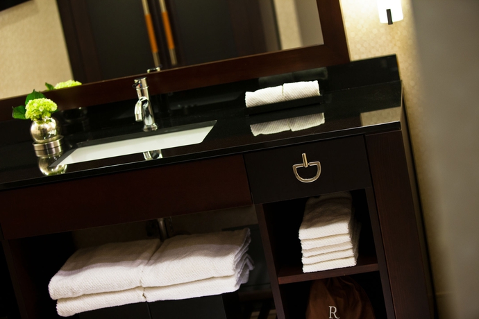 Imagen de la habitación del Hotel Renaissance Schaumburg Convention Center. Foto 11