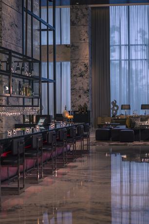 Imagen del bar/restaurante del Hotel Renaissance Shanghai Caohejing. Foto 2