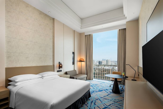 Imagen de la habitación del Hotel Renaissance Shanghai Caohejing. Foto 15