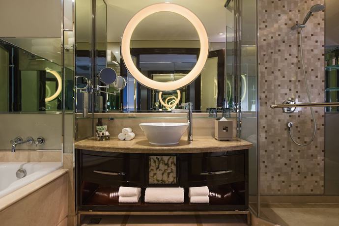 Imagen de la habitación del Hotel Renaissance Shanghai Pudong. Foto 11