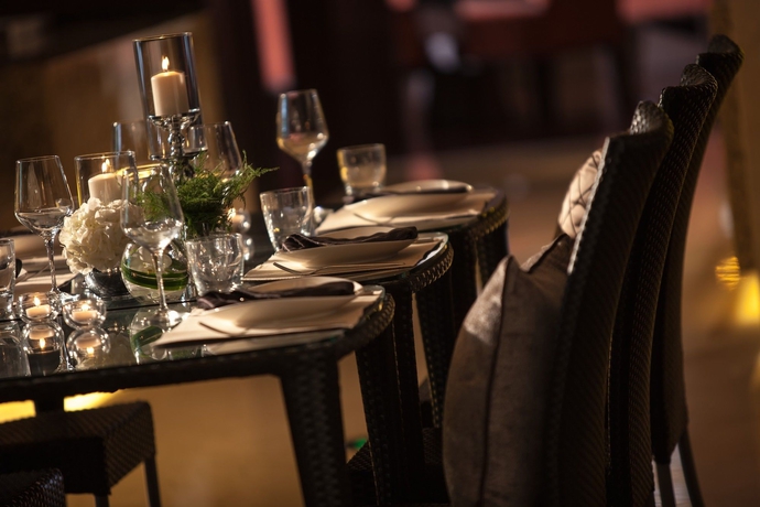 Imagen del bar/restaurante del Hotel Renaissance Shanghai Putuo. Foto 2