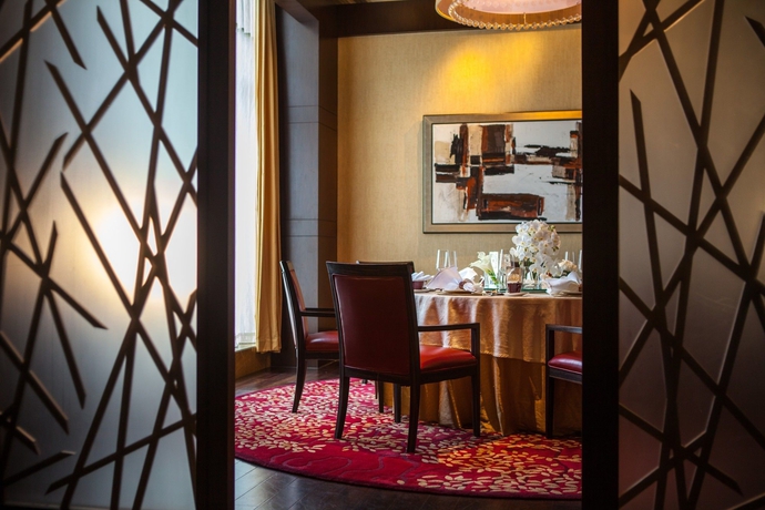 Imagen del bar/restaurante del Hotel Renaissance Shanghai Putuo. Foto 4