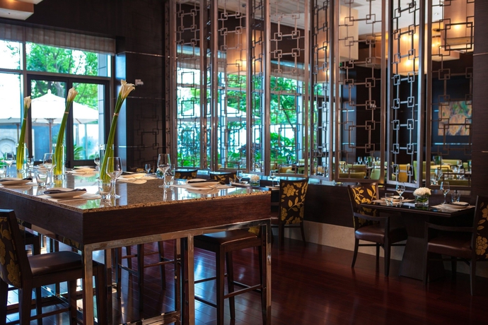 Imagen del bar/restaurante del Hotel Renaissance Shanghai Putuo. Foto 6