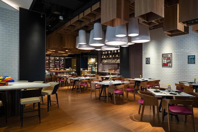 Imagen del bar/restaurante del Hotel Renaissance Taipei Shihlin. Foto 2