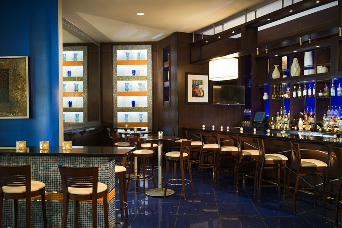 Imagen del bar/restaurante del Hotel Renaissance Tampa Intl Plz. Foto 2