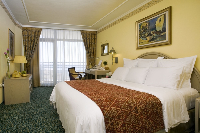 Imagen de la habitación del Hotel Renaissance Tel Aviv. Foto 4