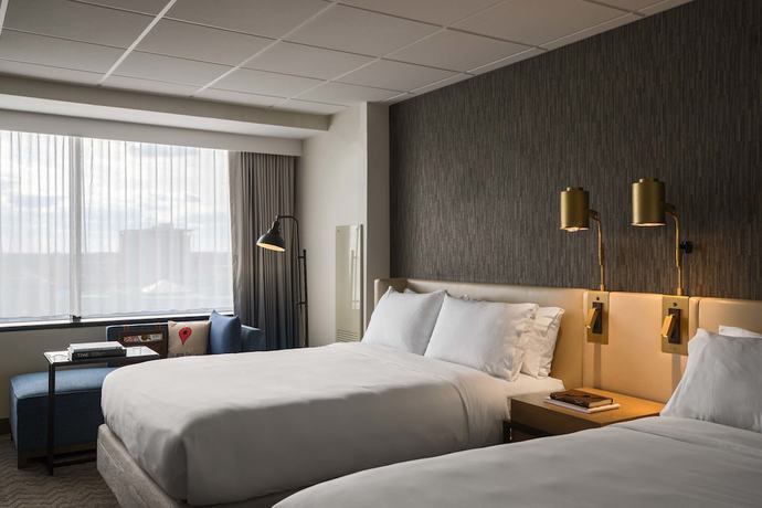 Imagen de la habitación del Hotel Renaissance Toledo Downtown. Foto 7