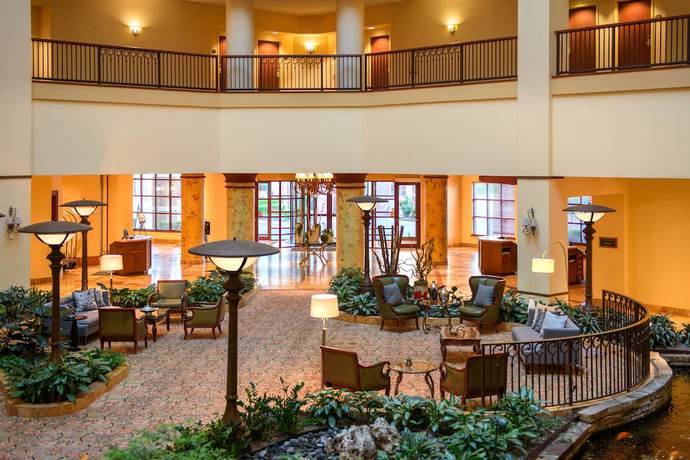 Imagen de los interiores del Hotel Renaissance Tulsa and Convention Center. Foto 10