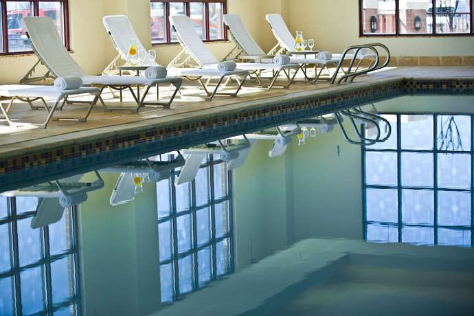 Imagen de la piscina del Hotel Renaissance Tulsa and Convention Center. Foto 11