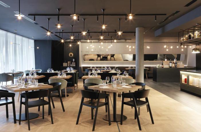 Imagen del bar/restaurante del Hotel Renaissance Warsaw Airport , An Marriott International. Foto 2