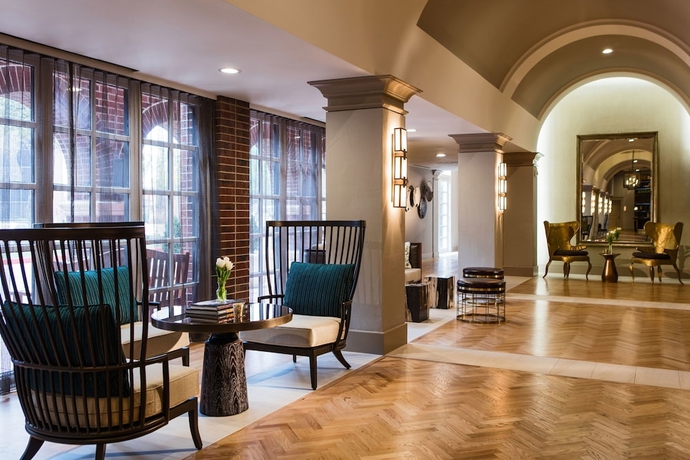 Imagen de los interiores del Hotel Renaissance Waterford Oklahoma City. Foto 14