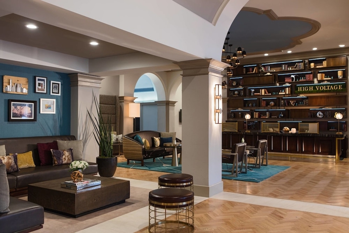 Imagen de los interiores del Hotel Renaissance Waterford Oklahoma City. Foto 16