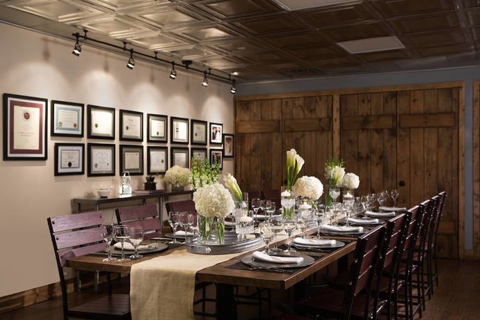 Imagen del bar/restaurante del Hotel Renaissance Westchester. Foto 2