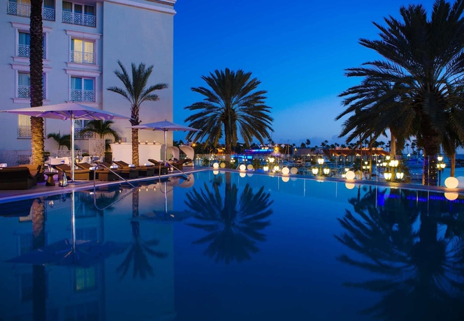 Imagen de la piscina del Hotel Renaissance Wind Creek Aruba Resort. Foto 16