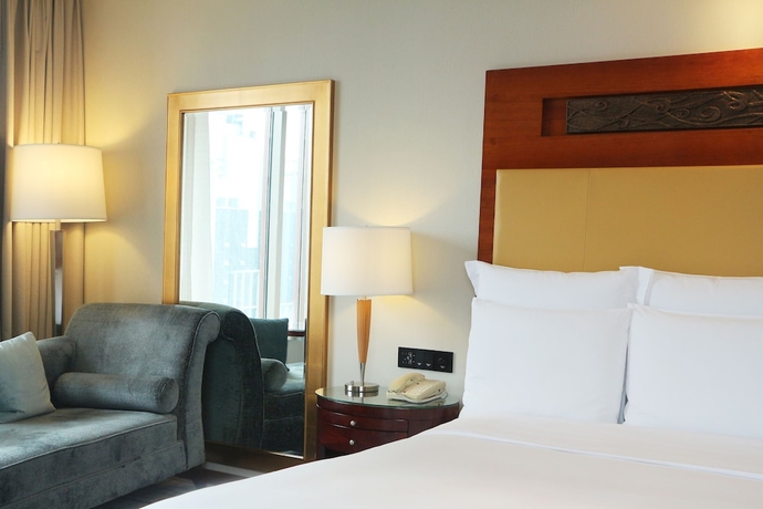 Imagen de la habitación del Hotel Renaissance Wuhan. Foto 7