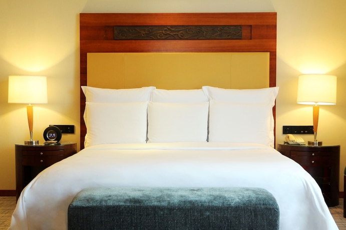 Imagen de la habitación del Hotel Renaissance Wuhan. Foto 9