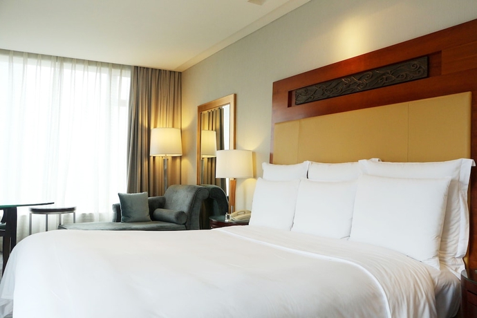 Imagen de la habitación del Hotel Renaissance Wuhan. Foto 10