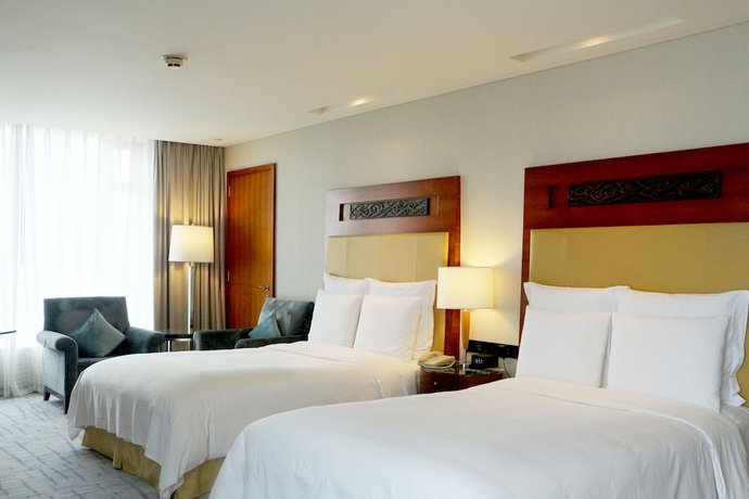Imagen de la habitación del Hotel Renaissance Wuhan. Foto 13