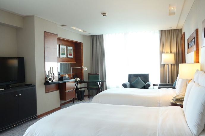 Imagen de la habitación del Hotel Renaissance Wuhan. Foto 14