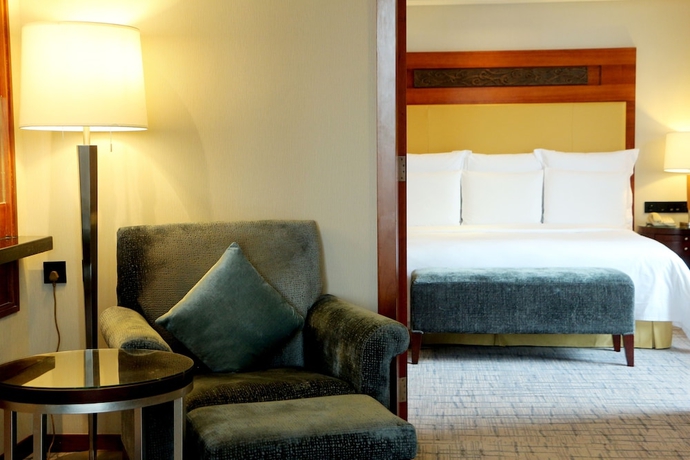 Imagen de la habitación del Hotel Renaissance Wuhan. Foto 15