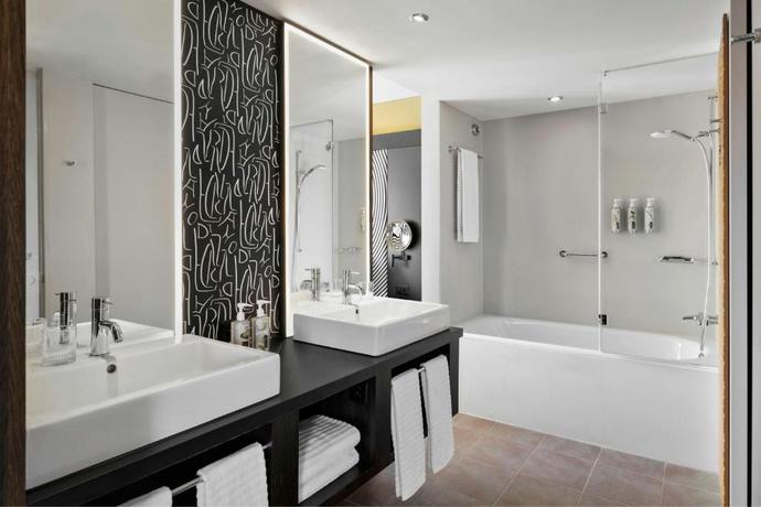 Imagen de la habitación del Hotel Renaissance Zürich Tower. Foto 9