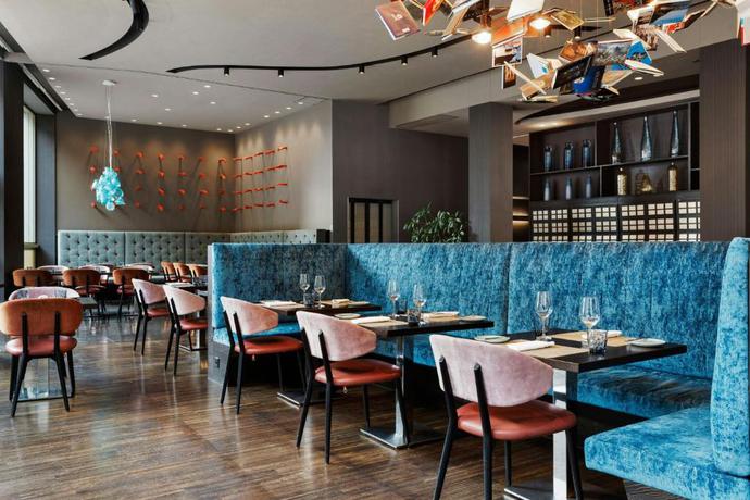 Imagen del bar/restaurante del Hotel Renaissance Zürich Tower. Foto 4